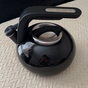 KitchenAid Glossy Black Tea Kettle